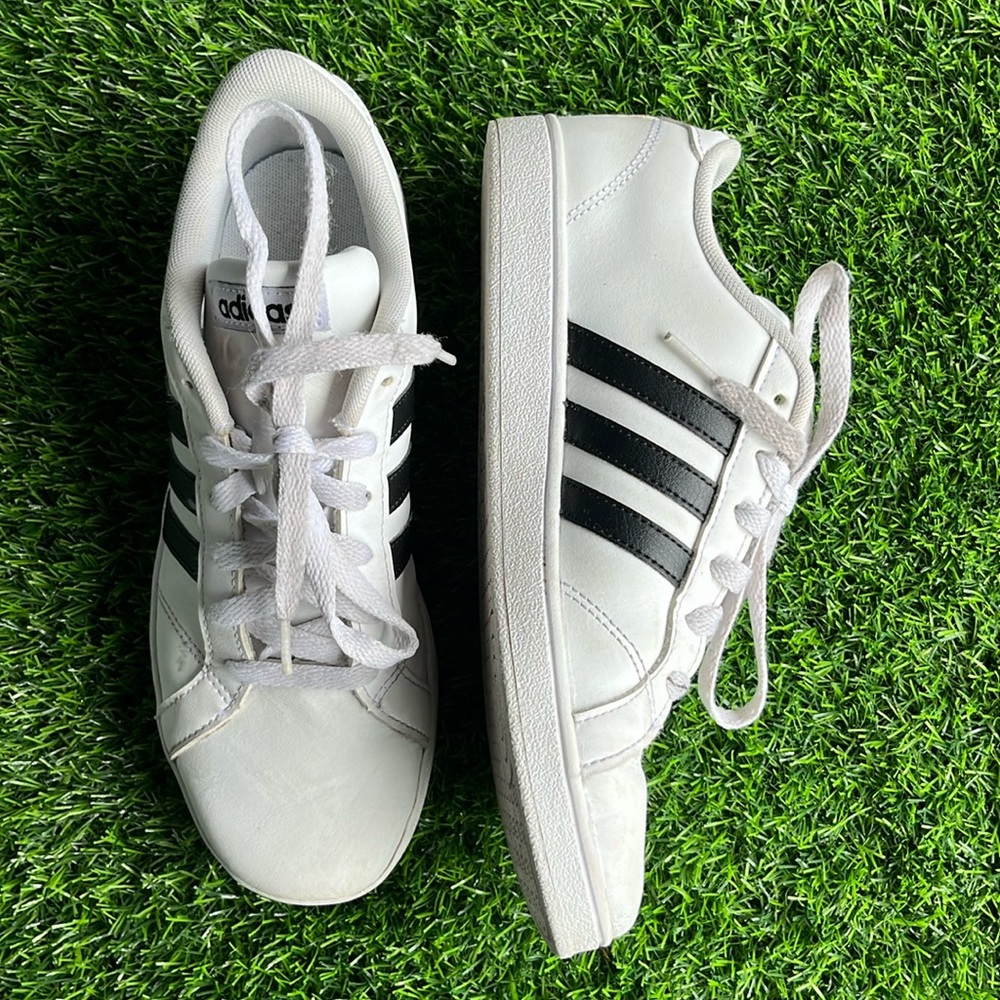 ADIDAS Neo Baseline Sneakers size 6 Youth